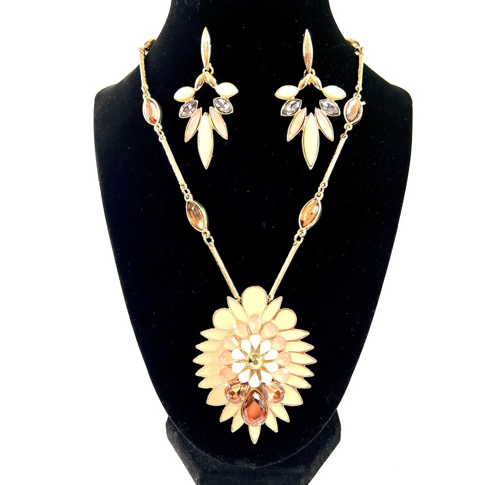 Necklace set flowers design glass-enamel gold finish